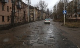 Смотришь, как в разных странах живем. Хоть у нас и чет латают, но дороги на 90% выглядят так, даже в обл центре: