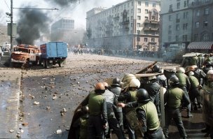 1993 год Москва. Народные гуляния на Первомай.
первая чеченская
дефолт
братва
-наслаждайтесь