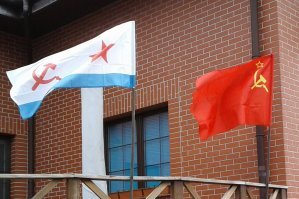 Мне похер. У меня дома так. И мои дети воспитаны так.