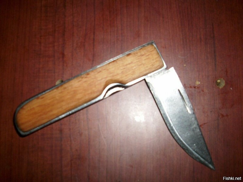 Это не простая деревяшка, это берёзка. И я её никому не предлагаю. И мои ножи НИКОГДА не похожи на китайский нордвикинг.

А вот ещё мои
(на последней фотке настоящий якутский нож, а не сувенирная продукция ,не мой)