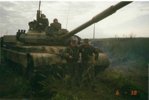 Танк нормальный. Статья нормальная. Критиканы - флаг вам в руки и паровоз навстречу.
На фото я справа.