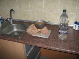такой объем разогреть на сухом горючем , это норм