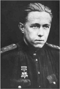 А как же мистер Алекс Солженитсин? Тоже воевал, награжден 2 орденами и 2 медалями. Писатель и совесть нации, духовный папа Путина.
