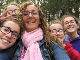 у них наверно в магазине оптики кредит доверия имеется