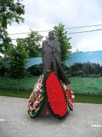К вопросу о справедливости. 
Мемориал корнилову, около 3га земли. 




Памяник геиоям Братьям Игнатовым:
А найдите сами, кроме набгробного, да и тот с чужой могилы с затертым именем. 
Найдете, напишите мне, хочу увилеть справедливость от тех, кто корниловщину развел в 21 веке. 

А если вы за большевисткий террор намекаете, то тогда по логике перед тем как главарям бандформирований ставить памятники, Корнилову, Врангелю, Краснову, не мешало бы хотя бы вернуть на место снесенные большевикам и Ленину, тогда это справедливо. И признать, официалтно легитимность в 1918 и далее годах власти большевиков, и отсутствие легитимности у белого сброда, продавшихся, англичанам, чехам, амерам и прочему отребью кто хотел развала империи. Большевики же к их чести не только собрали но и приумнодили империю не продав ни пяди.