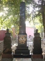 В мемуарах Игнатова немного не так, но суть вы передали верно. Когда я смотрел внушительный список ущерба доставленного врагу отрядом, численость которого на пике едва доходила до 150 человек, я был потрясен, не кажлая дивизия тех времен может похвастаться таким уроном врагу.
Вы только вдумайтесь, отряд имени братьев Игнатовых, состоящий всего из чуть более полсотни человек, уничтожил свыше 8 тысяч фашистов! Потери же самого отряда ничтожны   5 человек, из них один   погиб в бою, двое   пожертвовали собой (братья Игнатовы), двоих выдали полицаи и 2 тяжело ранены. Все!
Братья Игнатовы похоронены на кладбище Краснодара (рвйлн ул. Северной и Октябрьской) самом старом кладбище) были разговоры о его ликвидации, надеюсь до этого не дойдет.