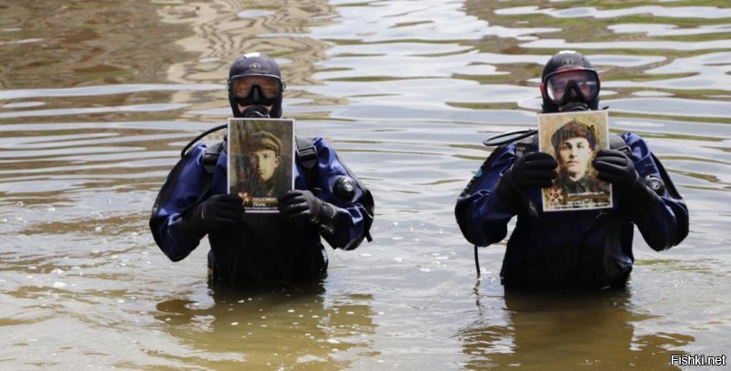Победобесие на земле и под водой !

Водолазы в Орле прошли с портретами ветеранов по дну реки :