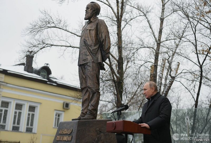 -"Почему мы должны верить лжецам и тем, кто плюет в лицо нам и нашим предкам, плюет в историю нашей страны?"-
-действительно...