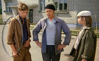 ваш коммент напомнил - старший товарищ с рукожопами. а так вы правы