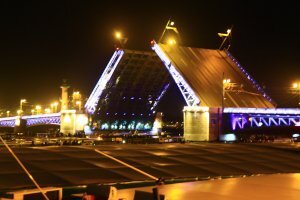 Был в Питере прошлым летом. Потрясающий город!!