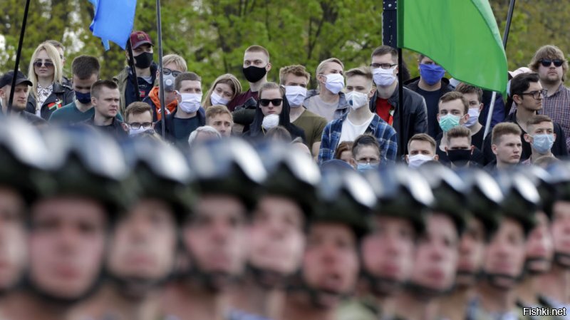Белоруссия стала единственной страной на постсоветском пространстве, где в этом году отметили 9 Мая так, как и всегда, невзирая на коронавирус и нападки критиков.
9 Мая ровно в 11 часов парад Победы по проспекту Петра Машерова   Героя Советского Союза и одного из руководителей партизанского движения в Белоруссии   двинулись маршем парадные расчёты.

Строем прошли и суворовцы, и кадеты, и курсанты, и бойцы гвардейских бригад, и лётчики, и пограничники, и военнослужащие других родов войск.
Не было супероружия, которое состоит на вооружении у Российской армии. Да, кто-то ухмыльнулся при мысли об обороноспособности нашего соседа, мол, кого и чем вы решили напугать?
«Да и пускай,   отвечают на это сами белорусы. – Мы показали всем, что дух победителей в нашей республике жив. Это главное».