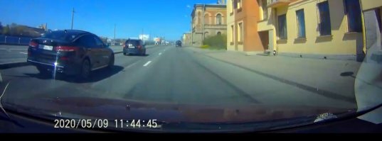 А я не вижу трёх полос, но согласен что местами есть. Может и ты согласишься что малая интенсивность движения не создаёт проблем, а если создаёт, то не такая уж эта интенсивность и малая.