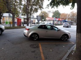 Не, ну чё? Ровненько по разметке...