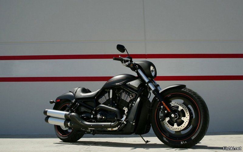 и подмазывается под дизайн деталями того же харлея...