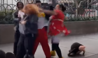 Минни Маус подралась с охранницей в Лас-Вегасе