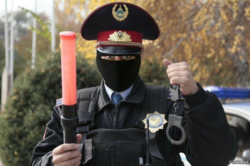 А не логичнее выдать полицейским комплект масок. Нашли нарушителя - вот квиток на 500 рублей штрафа и маска в подарок. Или просто внушение - по обстоятельствам.