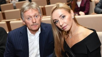 Разведка США поделились данными о самочувствии президента России Владимира Путина после информации о госпитализации его пресс-секретаря Дмитрия Пескова. Слова советника президента США по национальной безопасности Роберта О'Брайена 
 
По его словам, Путин был здоров и находился в хорошем расположении духа во время разговора с американским лидером Дональдом Трампом на прошлой неделе. Отмечается, что до момента болезни Пескова, у Вашингтона не появилось причин подозревать иное состояние российского президента. 
Охране президента необходимо с пристрастием проверить Пескова, а не засланный ли он казачок? 
Пожелаем Пескову выздоровления и написать заявление об отставке. 
Государеву человеку не гоже шляться по всяким тусовкам с Навкой и разносить ковид по кабинетам.