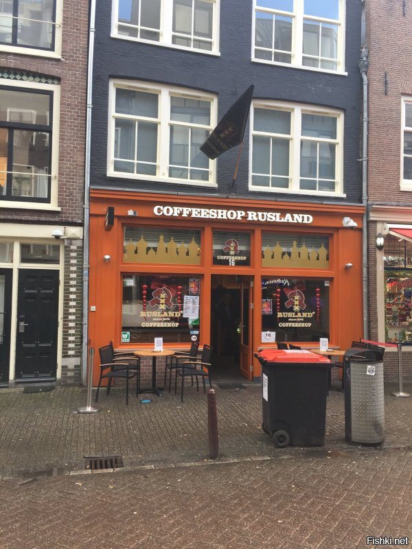 Амстердам вполне себе романтичное место, а вечером можно и перекурить =) моя ни слова не сказала что не туда поехали.