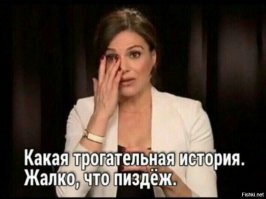 У магазина стояла женщина и продавала носки
