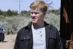 У Пегги интересен муж, вернее актер - персонаж Племонса из "Во все тяжкие" тоже отличный претендент на роль суперзлодея. Такой недалекий реднек, которому пофиг что подтаскивать, что оттаскивать, что женщину, что ребенка, вот этим равнодушием был страшен.