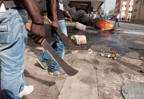 Вы знаете, в ЮАР тоже отморозков хватает))