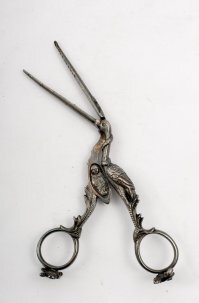 Это щипцы для пережатия пуповины