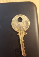 Ели вы обнаружили такой сюрприз в замке дачи или гаража тревогу бить уже поздно.