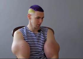 "Но на то он и разумный, чтобы щеголять не мышцами, а мозгами."

Этого не касается!