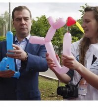 Японский художник создает скульптуры из воздушных шариков