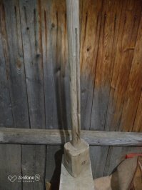 Друг в деревне дом купил, и разгребая сарай, нашел такую штуку. Что это такое, и для чего, понять не можем.