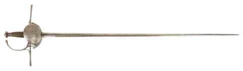 Это легкое метательное оружие с максимальным весом 500 грамм. В основном предназначен для толчка, он очень тонкий с фольгированным или притупленным кончиком. Они достаточно гибкие, чтобы согнуться при прикосновении к противнику, чтобы избежать травм. Фольга имеет небольшой круглый защитный кожух, который служит для защиты рук от прямого удара. Поскольку рука не является основной целью в фехтовании, защитная рука в основном используется для безопасности

При ограждении из фольги фольга может быть направлена   на туловище (включая спину), шею и пах, но не на руки и ноги. Все фехтовальщики носят куртку, которая покрывает все целевые области, которая также называется хромой. Касания забиваются только кончиком фольги. Попадания со стороны лезвия (вне касания цели) не учитываются, но не останавливают действие, тогда как попадания за пределы целевой области не учитываются как очки, и это также останавливает действие.

Только один удар может быть забит любым фехтовальщиком за раз. Рефери должен различать наступление и защиту. Согласно этому, фехтовальщик, который совершил нападение, то есть начал атаку первым против фехтовальщика, который сделал защиту, получает очко. Это правило не соблюдается в фехтовании на шпагах.