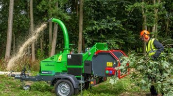 Фигня это все.
Главное, измельчитель дерева в щепу! 
Некоторые модели могут раскидать труп на площади в пол-гектара. 
А через сутки уже и того не будет, лесные жители поработают...