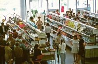 Меня терзают смутные сомнения, раз в СССР был сплошной дефицит всего ( смотрим на полки на фото), то почему тогда обычные магазины не справлялись и приходилось строить уеиверсамы - супермаркеты?
Прав был Штирлец, человек запоминает первое и последнее, в конце развала СССР сука горбатый с командой единомышленников искусственно созлали дефицит, гноя товары на базах, его глупые люди и запомнили как "в СССР ничего не было" 
PS, если кому интересно, то Галицкий (бывший владелец сети Магнит) свои первые миллионы заработах, прихватизировав базу Крайпотребсоюза в конце 90х, которая была забита товарами из СССР (консервация, хозтовары и т. Д.) вот ее и продавали, икра кабачковая с заходной стоимостью 14коп.а реализация 20руб. Считайте маржу.