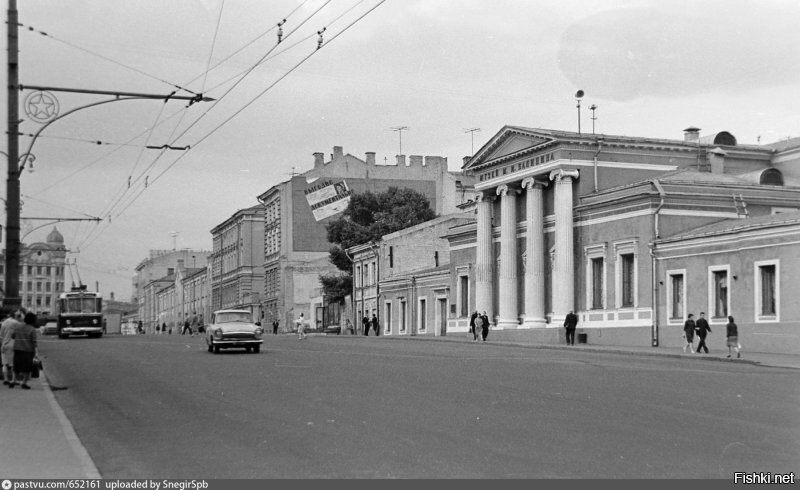 Вот здесь, в музее Калинина на проспекте Маркса, ныне Моховая д.6, в 1969-м.