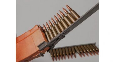 Вообще-то на 15 патронов. Продаются обычно по 4 штуки. Самому поискать пафос не позволяет?