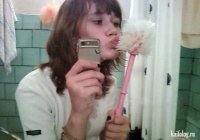 Пройдет лет 40 и внуки начнут откапывать такие фото бабушек.