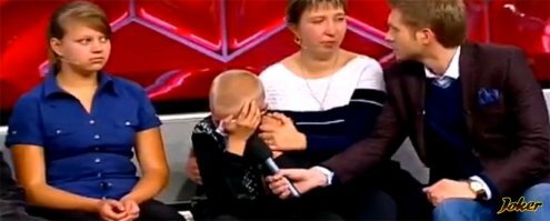 Интересно, чтоб он делал, если за стариком вышел его 45 летний сынуля в обвисшей майке и трениках, и застал их за потасовкой? Опять бы по телеку крутили передачу где малолетнее чмо плачет и рассказывает как унизительно ему в задницу тапок затолкали и насцали за шиворот? 
Надеюсь мусора хоть на  этот раз отработают как надо и этого малолетнего Рэмбо запрут в каталажку на 15 суток, где арестанты и прочие неоднозначные личности научат его чистить нужники и вообще привьют уважение к старшему поколение.
Или родители его сами залупят ремнём до полуобморока. Ведь если ты не занимаешся воспитанием своих детей,  это в любом случае сделают другие. И если один раз со стариком прокатило, то в следующий раз попадётся кто-нибудь посерьёзней и очень жестокий урок преподаст жеребёночку.