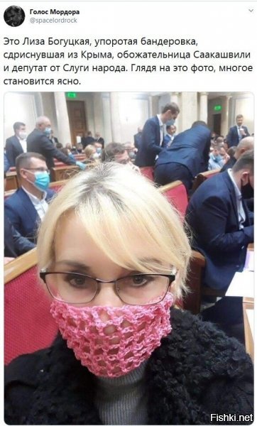 Видимо, то, что ей обычно проникает в рот, в такие ячейки не проходит. Вот она и предохранилась исходя из опыта.