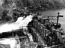 1) Родина-мать в Волгограде
2) Саяно-Шушенская ГЭС
3)  Гланый корпус МГУ им. Ломоносова
4) Мемориал "Защитникам Советского Заполярья" (Алёша) г.Мурманск.