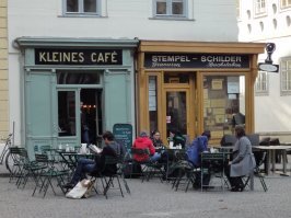 Вена "маленькое кафе"...мило.