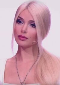 Помимо тружениц,есть еще и страдалицы...вот ОДНО из них...Алена Кравец ,до и после резьбы по кости...