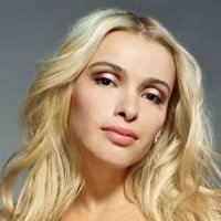 Помимо тружениц,есть еще и страдалицы...вот ОДНО из них...Алена Кравец ,до и после резьбы по кости...