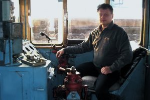 я мечтал быть машинистом поезда и зачитывался книгами про покорителей севера
и вот 18 лет стажа машинистом на жд и 15 лет в заполярье машинистом буровой машины
Думаю я бы мог собой гордиться!
