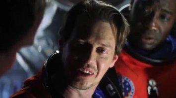 ...а это, доктор, похоже на Вас, только с сиськами (с) Армагедон