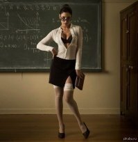 Так, для сравнения. По мне так черно-белая фотка лучше, искренней как-то