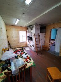 Я вот недавно дом в деревне прикупил. С русской печкой. Печь, хорошая. Обслужу её, почищу, подремонтирую и оставлю. Ну пускай много дров ест, но тепло от неё очень доброе.