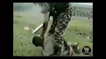 Ох, как РПЦ любит эту историю.Ведь плясать на крови парня, так приятно и выгодно.
На самом деле было слегка иначе: террористам было плевать на вероисповедание пленника, и уж тем более, если б они захотели, то крестик сорвали бы с шеи самостоятельно. А нужны и были люди которые им будут сливать важную информацию, и помогать воровать боеприпасы. Когда в плен попадают несколько человек, их обычно, доводят до скотского состояния, ежедневными избиениями, голодом, унижениям, и угрозами убить. А потом, одному предлагают зарезать второго, чтоб спасти свою жизнь, и если он  это сделает - снимают на камеру, что этой записью шантажировать человека и крутить им как угодно, после того как его отпустят (а среди своих он скажет что сбежал).
Так вот, скорее всего, в такую ситуацию попал молодой Евгений, и так как он отказался убивать кого-то в обмен на свою жизнь и звание было у него не высокое - убили его самого, когда для террористов он стал обузой (таскай его везде, корми, смотри чтоб не убежал). Просто человек на стал разменивать свою жизнь на чужую.
А тем кто пишет такие посты и примазывает ко всему религию - хочется в лицо плюнуть. Ибо вам насрать на гибель честного и смелого парня, вам важно свою кассу подогреть за счёт смерти другого человека.
Чеченца без разницы было на вероисповедание, они как своих неугодных резали так и срочников, без оглядки на религию. Кадры из казни у села Тухчар.
*Никогда не забывайте уроки той войны, и кто эти люди. 
А по хорошему, когда власть измениться, там надо снова приехать и гадюшник потравить, на  этот раз без мирных переговоров. А кто будет против - просто стрелять как собак.