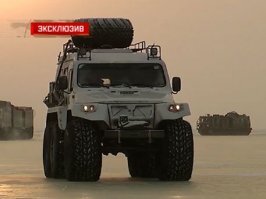 а русские по всей Арктике катаются на треколах
