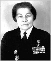 Анна Ивановна Щетинина, первая в мире женщина капитан дальнего плавания.
В МИРЕ
А то любят кивать на "продвинутые" и феминизированные страны.