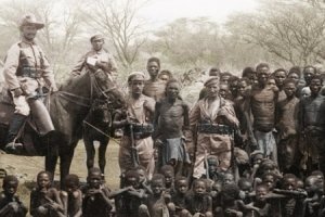 И первым термин " Обсерватор " ввели 

............."В 1893 году на Международной санитарной конференции в Дрездене обсервация была принята как медико-санитарная мера.

Пациент, прошедший обсервацию, не попадает в больницу. В Соединённых Штатах Америки некоторые пациенты «Медикэр» провели несколько дней в больнице, но никогда официально не пользовались её услугами, что приводит к неожиданным позициям в перечне услуг по счетам и делает их неподходящими для медикэр-оплаты некоторых будущих необходимых услуг, особенно квалифицированной сестринской помощи"................

И первым случаем в истории Человечества когда обитателям концлагеря приходилось платить за пребывание в нём, выставляли счёт Англичане.....в Африке.